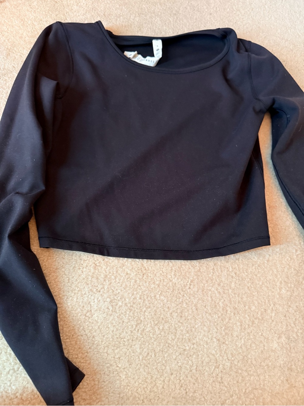 Lululemon - Classic Cropped Black Long-Sleeve Crop Top